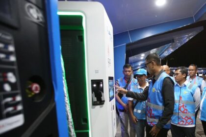 PT PLN (Persero) terus berkomitmen mendukung percepatan ekosistem kendaraan listrik di Indonesia dengan menyiapkan infrastruktur kendaraan listrik di seluruh pelosok negeri. Foto: PT PLN (Persero)