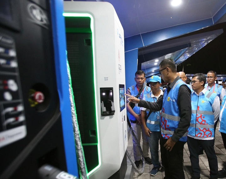 PT PLN (Persero) terus berkomitmen mendukung percepatan ekosistem kendaraan listrik di Indonesia dengan menyiapkan infrastruktur kendaraan listrik di seluruh pelosok negeri. Foto: PT PLN (Persero)