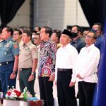 Presiden Republik Indonesia (RI) Joko Widodo (Jokowi) memberikan butir-butir arahan pada seluruh komponen pemerintah dalam Rapat Koordinasi Nasional (Rakornas) Penanggulangan Bencana (PB) Badan Nasional Penanggulangan Bencana (BNPB) Tahun 2023 di JiExpo Kemayoran, Jakarta Pusat, Kamis dan Jumat (2-3/3). Foto: BNPB