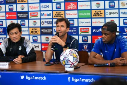 Pelatih Persib Luis Milla. Foto LIB