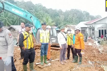 Staf Ahli Menteri PUPR Bidang Teknologi sekaligus Juru Bicara Kementerian PUPR Endra S. Atmawidjaja mengatakan, alat berat yang dikerahkan difokuskan untuk mencari jenazah, membersihkan longsoran yang tertimbun, serta membuka jalan akses untuk mengalirkan bantuan dan logistik.