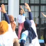Tampak kegiatan olahraga Pound Fit yang diadakan SoKlin Softener Complete Care di Gedung Sate, Bandung, Jabar. Foto: Wings Group
