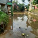 oal banjir luapan Kali Item di permukiman warga RW 07, Kelurahan Cililitan, Kecamatan Kramat Jati masih dicarikan cara penyelesaiannya oleh jajaran Pemkot Jakarta Timur, Senin (27/3).