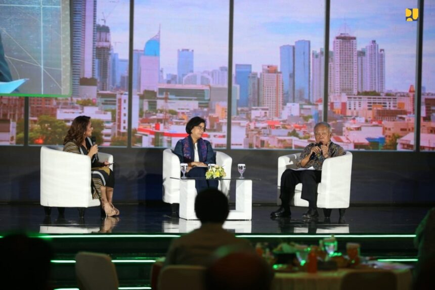 Menteri PUPR Basuki dalam diskusi panel bersama Menteri Keuangan Sri Mulyani dalam HUT PT Penjaminan Infrastruktur Indonesia (PT PII) ke-13 bertajuk Innovation Financing In Unity , Rabu (1/3). Foto: PUPR