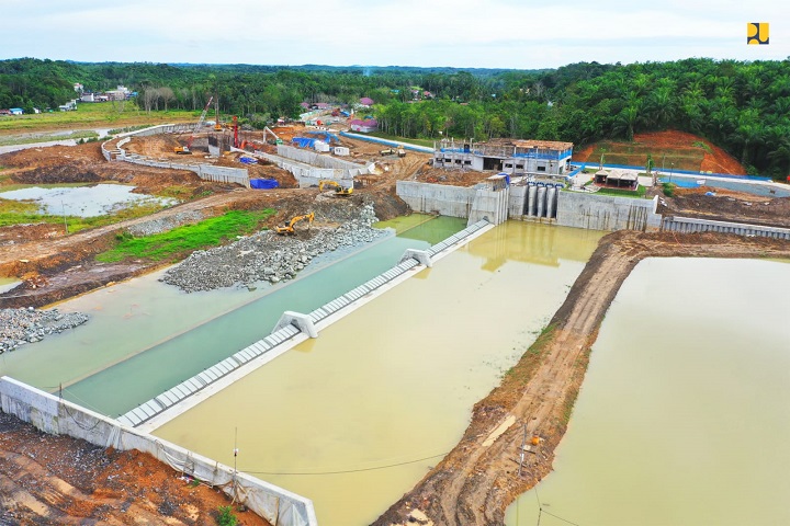 Kepala Balai Wilayah Sungai (BWS) Kalimantan IV Harya Muldianto mengatakan, pembangunan Bendungan Sepaku Semoi saat ini progresnya sudah 86,56% dan ditargetkan dapat mulai diisi air (impounding) pada Juni 2023.