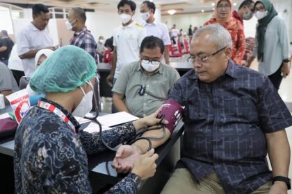 Dharma Wanita Persatuan Kementerian Pemuda dan Olahraga Republik Indonesia (DWP Kemenpora RI) menyelenggarakan kegiatan Bakti Sosial Donor Darah, Mammografi serta Screening Penyakit Tidak Menular (PTM) di lingkungan Kemenpora. Kegiatan ini dipusatkan di Auditorium Wisma Menpora, Senayan, Jakarta.(foto:raiky/kemenpora.go.id)