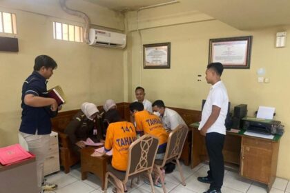dua dari tiga tersangka kasus video porno kebaya merah menja r0om