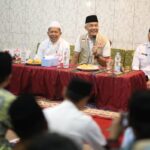 Gubernur Jateng GanjarPranowo memberikan bantuan PLTS Rooftop kepada Pondok Pesantren Darul Falah Jekulo, Kabupaten Kudus. Foto: Pemprov Jateng