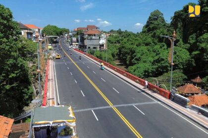 Kementerian PUPR juga telah menyelesaikan pembangunan penggantian 3 (tiga) jembatan yang berada di Jalan Gatot Subroto Timur, tepatnya di Ruas Simpang Cokroaminoto – Simpang Tohpati, Denpasar, Bali.