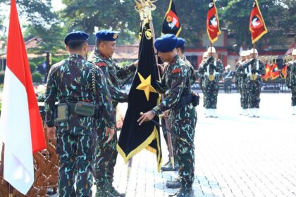 Korps Brimob Polri resmikan struktur organisasi baru dan pelantikan jabatan Komandan Pasukan Brimob I, II dan III. Peresmian dan pelantikan dilakukan di Lapangan Mako Brimob Kelapa Dua, Depok, Jawa Barat, Jumat (10/3). Foto: Divhumas Polri