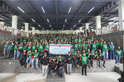 Seratusan lebih driver ojol mengikuti pelatihan dan bimbingan bagi Ojol Berwirausaha di Gedung Widaria Kencana, Kota Sukabumi, Jawa Barat, Minggu (12/3). Foto: Kajol