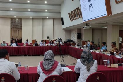 KPU menggelar FGD dengan 9 pakar hukum. Foto: KPU