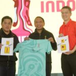 Ketua Umum PSSI, Erick Thohir, Menpora Zaenuddin Amali saat meluncurkan apparel merchandise resmi Piala Dunia U-20 2023. Foto: PSSI