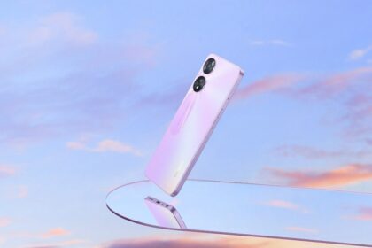 Oppo A78 5G tersedia dengan varian warna Glowing Purple dan Glowing Black. Foto: Oppo