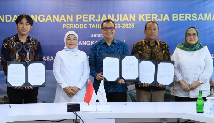 Menteri Ketenagakerjaan Ida Fauziyah mengapresiasi pelaksanaan penandatanganan Perjanjian Kerja Bersama (PKB) PT Angkasa Pura I. Foto: Pelindo