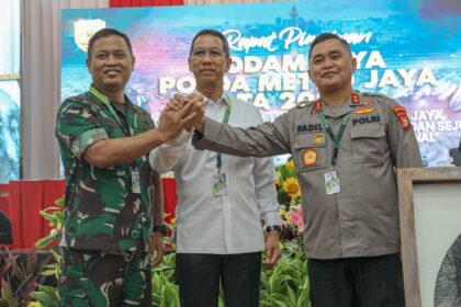 Tiga pilar Jakarta, yakni Pemprov DKI Jakarta, Polda Metro Jaya dan Kodam Jaya siap menghadapi Pemilu 2024. Foto: PPID Jakarta