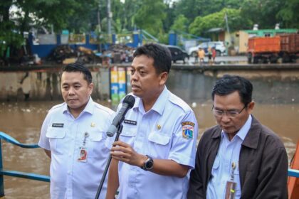 Sekda DKI Jakarta, Joko Agus Setyono memastikan genangan banjir di Jakarta terus berkurang, tinggal 2 RT saja. Foto: PPID Jakarta