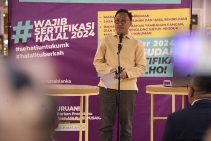 Kewajiban sertifikasi halal pada 17 Oktober 2024 akan dimulai untuk produk makanan, minuman, hasil sembelihan dan jasa penyembelihan, bahan baku, bahan tambahan pangan, dan bahan penolong untuk produk makanan dan minuman.
