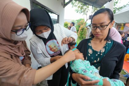 Memperingati Hari Gizi Nasional, Ganjar Milenial Center (GMC) memeriksakan balita dan pemberian paket gizi di Primavera Residence, Blok L RT01 RW11, Desa Bojong, Klapanunggal, Cileungsi, Bogor, Jawa Barat, Selasa (28/2). Foto: GMC