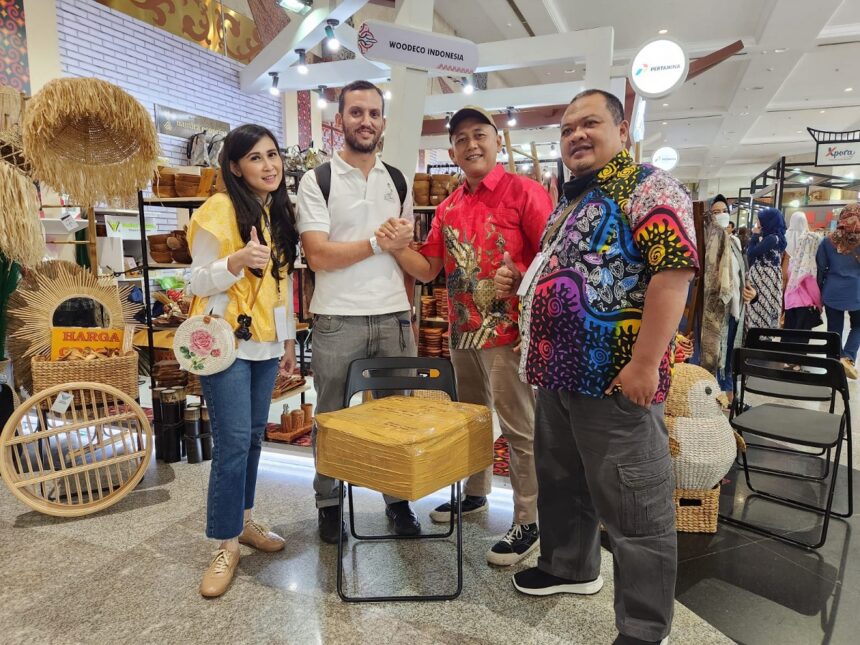 The Jakarta International Handicraft Trade Fair (Inacraft) 2023, UMKM binaan Pertamina membuktikan keunggulannya dengan sukses meraih transaksi hingga lebih Rp2,4 miliar. Foto: PT Pertamina