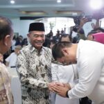 Menko PMK Muhadjir Effendy menyampaikan selamat kepada Menpora baru Dito Ariotedjo untuk menjalankan tugas yang mulia dan menantang dalam memajukan kepemudaan dan keolahragaan di tanah air melalui kementerian yang prestisius Kemenpora RI. (foto:raiky/kemenpora.go.id)