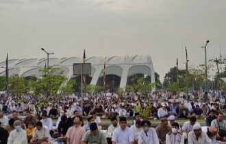 ribuan-jamaah-muhammadiyah-berbondong-bondong-menunaikan-salat-id-di-jiep-jakarta-