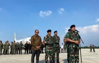 tni-berangkatkan-tim-evakuasi-wni-di-sudan-dengan-boeing-737