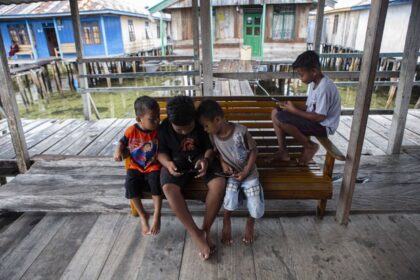 anak suku bajo