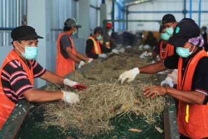 Sampah kota diolah menjadi bahan bakar biomassa atau bahan baku co-firing di pabrik Bahan Bakar Jumputan Padat (BBJP). Foto: Dok PLN.