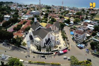 pembangunan Gereja Katedral Keuskupan Agung Kupang, di Provinsi Nusa Tenggara Timur (NTT) yang mengalami kerusakan akibat Badai Seroja pada 2021 lalu. Foto: PUPR