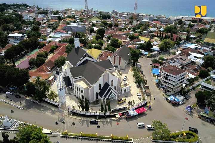 pembangunan Gereja Katedral Keuskupan Agung Kupang, di Provinsi Nusa Tenggara Timur (NTT) yang mengalami kerusakan akibat Badai Seroja pada 2021 lalu. Foto: PUPR