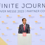 Presiden Joko Widodo dalam sambutan pembukaan pameran teknologi terbesar dunia Hannover Messe 2023 di kota Hannover, Jerman (16/4). Foto: PLN