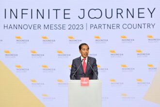 Presiden Joko Widodo dalam sambutan pembukaan pameran teknologi terbesar dunia Hannover Messe 2023 di kota Hannover, Jerman (16/4). Foto: PLN
