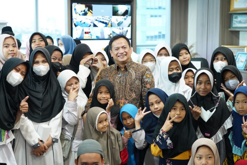 Mengusung tema Sepenuh Hati Berbagi, sebanyak 300 anak panti asuhan dari Yayasan Kampung Melayu, Yayasan Panji Nusantara Pusat, TPQ Tsiqoh, Yayasan Ihla Ulumiddin, Yayasan Musyidatul Ummah, dan Masjid Jami Nurul Huda diajak berkeliling di Kantor Pusat PNM.