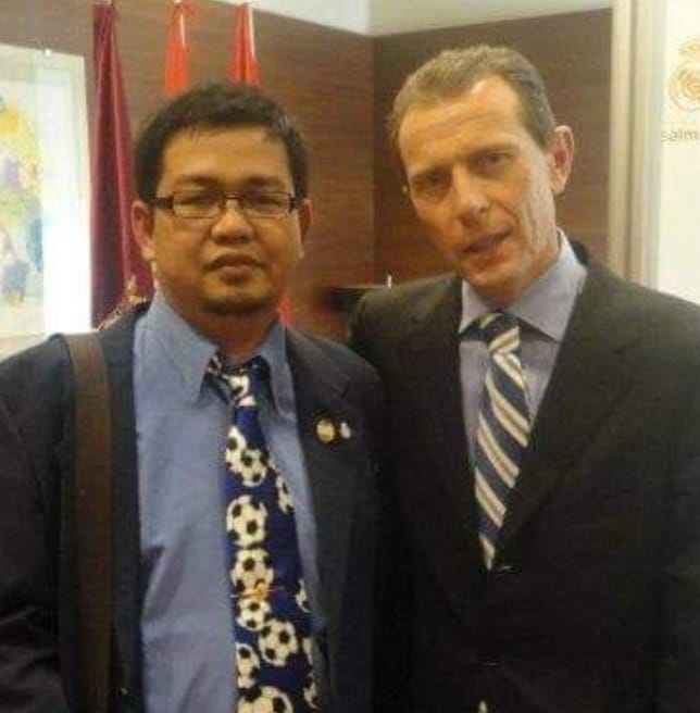 Ainul Ridha (Kiri) bersama emilio Butragueno (kanan)