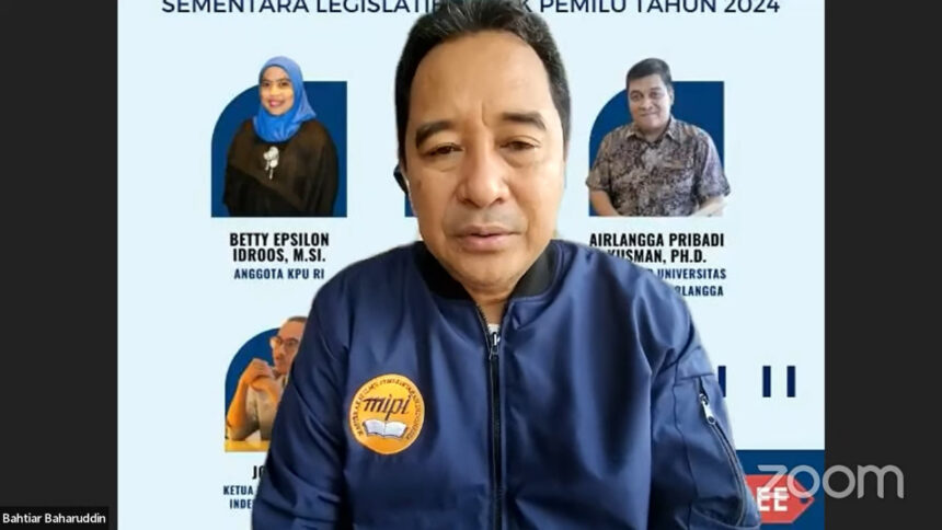 Ketua Umum Masyarakat Ilmu Pemerintahan Indonesia (MIPI), Bahtiar dalam webinar bertema “Kenali dan Kritis Daftar Calon Sementara (DCS) Legislatif untuk Pemilu Tahun 2024”, Sabtu (15/4). Foto: Dok MIPI.