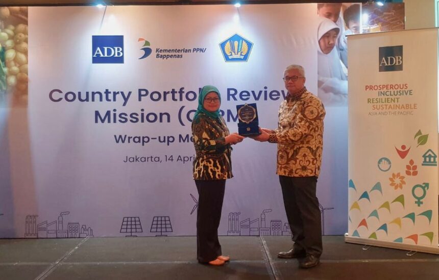 PT PLN (Persero) mendapat penghargaan dari Asian Development Bank (ADB) atas kesuksesannya mengimplementasikan pembiayaan berbasis hasil atau Result-Based Lending (RBL) terhadap proyek energi berkelanjutan. Foto: PT PLN.