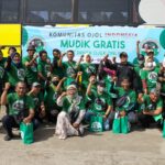 Para driver ojek online (ojol) dan keluarga se-Jabodetabek gembira mengikuti mudik gratis yang diselenggarakan relawan Ganjar, Komunitas Ojek Online (Kajol) Indonesia di Terminal Jatijajar di Jalan Raya Bogor, Depok, Jawa Barat, Sabtu (15/4). Foto: Kajol