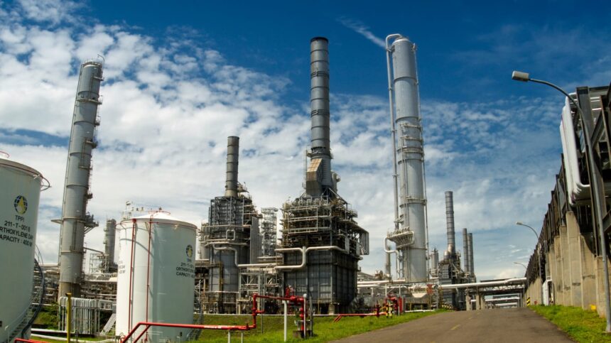 Kilang PT Trans-Pacific Petrochemical Indotama (TPPI) yang beroperasi di wilayah Tuban, Jawa Timur baru saja selesai menjalani proses peremajaan peralatan (pitstop). Foto: Pertamina.