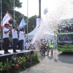 Direktur Logistik & Infrastruktur PT Pertamina (Persero), Erry Widiastono bersama, Corporate Secretary, Brahmantyo Satyamurti Poerwadi, VP Corporate Communication, Fadjar Djoko Santoso, dan Direktur SDM & Penunjang Bisnis PT Pertamina Patra Niaga Subholding C&T, Mia Krishna Anggraini melepas peserta “Mudik Dinanti, Mudik Di hati” Bersama BUMN 2023 yang diselenggrakan di Plaza Barat GBK Senayan, Jakarta, Rabu (19/4). Foto: Pertamina.