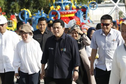 Menteri BUMN Erick Thohir saat meninjau layanan arus mudik di Pelabuhan Bakauheni. Foto : ASDP