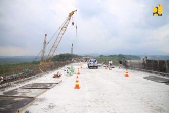 Setelah dimanfaatkan untuk mendukung kelancaran arus mudik Lebaran 2023, Menteri Basuki menargetkan seluruh ruas Tol Cisumdawu dapat rampung dan mulai beroperasi penuh pada awal Juni 2023. Foto: PUPR