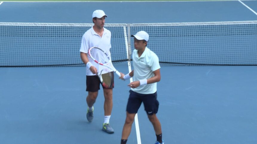 Akibat sakit radang yang telah dideritanya sejak beberapa hari lalu, pemain ganda putra Indonesia Justin Barki harus mengundurkan diri dari ajang turnamen BNI-MedcoEnergi International Tennis M25K Seri II.