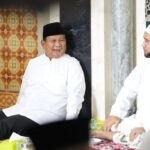 Ketua Umum Partai Gerindra Prabowo Subianto bersilaturahmi lebaran ke kediaman Habib Syech bin Abdul Qodir Assegaf di Solo, Sabtu (22/4).