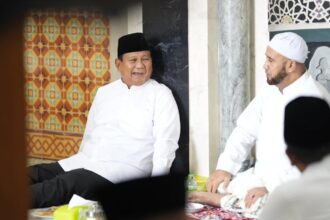 Ketua Umum Partai Gerindra Prabowo Subianto bersilaturahmi lebaran ke kediaman Habib Syech bin Abdul Qodir Assegaf di Solo, Sabtu (22/4).