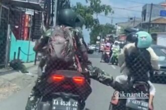 Oknum anggota TNI AU yang diduga menendang pemotor perempuan di kawasan Jatiwarna, Bekasi, Jawa Barat, telah meminta maaf. Foto: Ist