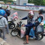 Arus balik H+2 Lebaran Idul Fitri 1444 Hijriah, pemudik pengendara sepeda motor dari kampung halamannya mulai kembali ke arah Jakarta, pemudik pemotor mulai memadati Jalan Raya Kalimalang, Jakarta Timur, Selasa (25/4). Foto: Joesvicar Iqbal/ipol.id
