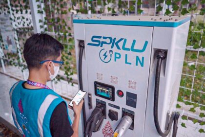 PT PLN (Persero) telah menyiapkan 108 charging station atau Stasiun Pengisian Kendaraan Listrik Umum (SPKLU) untuk menunjang kebutuhan 375 unit kendaraan listrik yang disiapkan untuk delegasi, pengamanan maupun operasional dalam KTT ASEAN. Foto: Dok PLN.