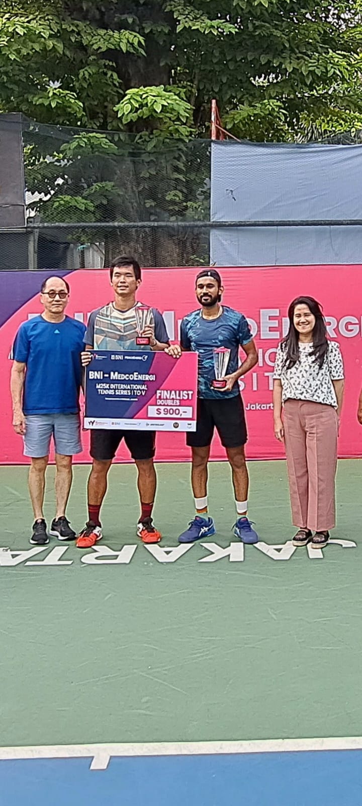 Ganda putra Australia, Matthew Romiros/Brandon Walkins akhirnya menjadi yang terbaik diajang turnamen BNI-MedcoEnergi International Tennis M25K Seri III.