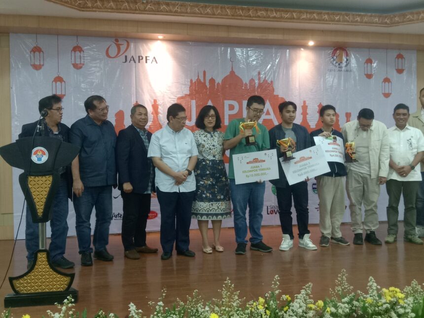 Master Internasional (MI) Yoseph Theofilus Taher tampil sebagai juara nomor Open atau Terbuka turnamen catur cepat 15 menit JAPFA Ramadhan Cup 2023 yang berlangsung di Wisma Kemenpora Jakarta, 8-9 April 2023.